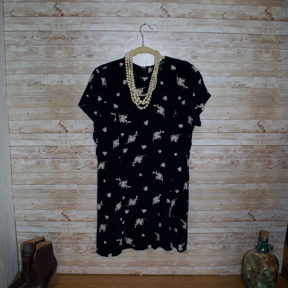 BLACK ETCH FLOWERS Easy Flirty Minidress